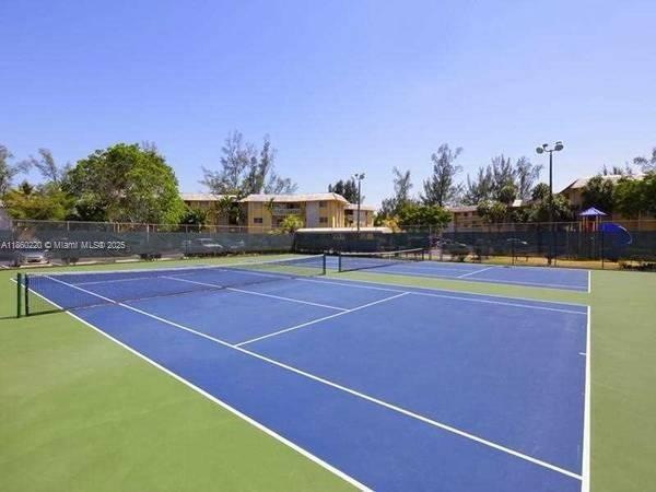 VILLAS OF MIAMI LAKES CON - Residential Lease