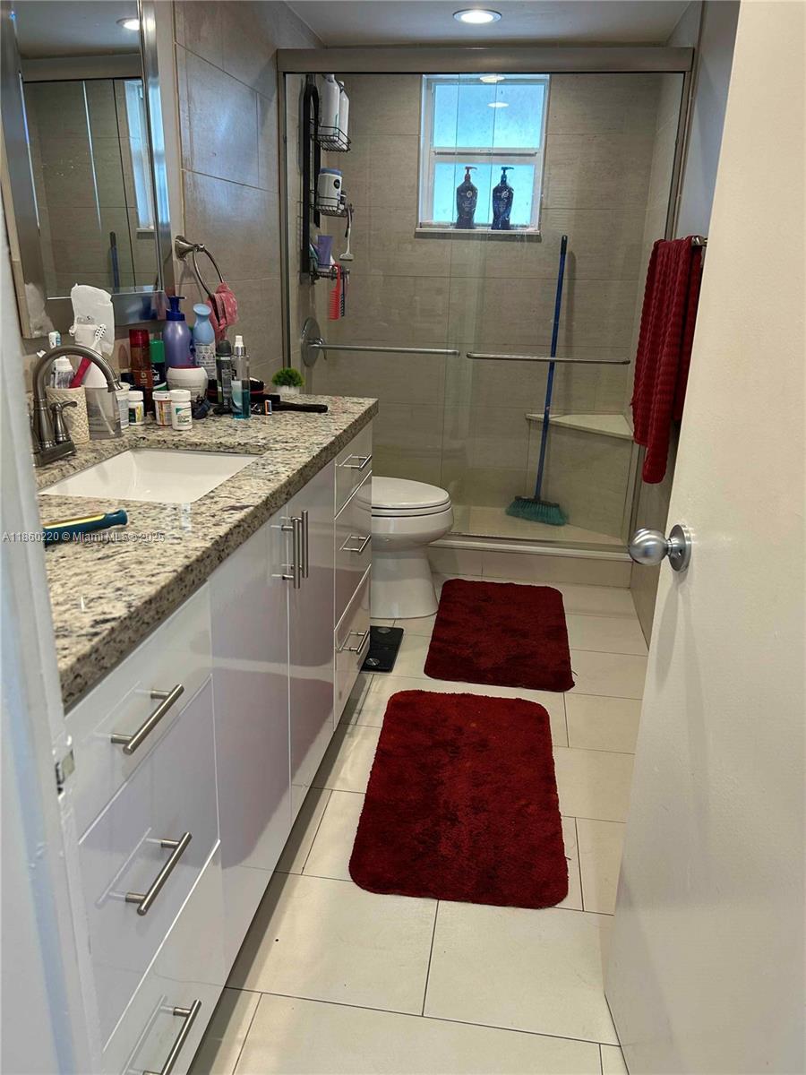 VILLAS OF MIAMI LAKES CON - Residential Lease