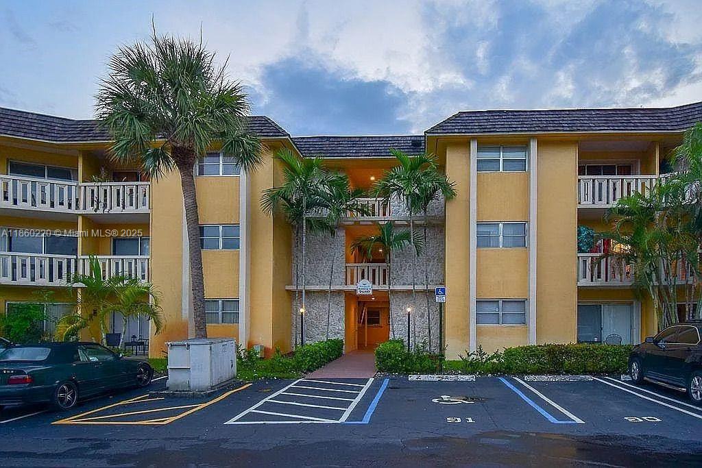 VILLAS OF MIAMI LAKES CON - Residential Lease