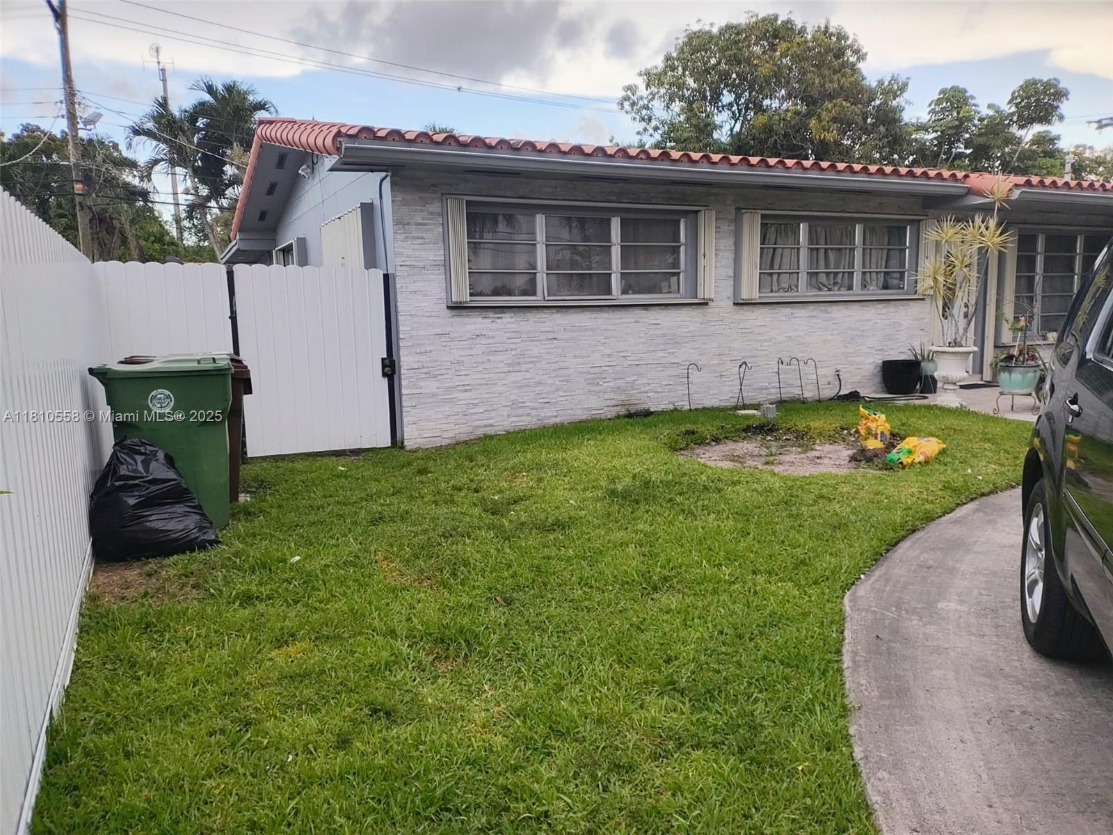 Rental Property at 1090 W 60th St 1, Hialeah, Miami-Dade County, Florida - Bedrooms: 1 
Bathrooms: 1  - $1,700 MO.