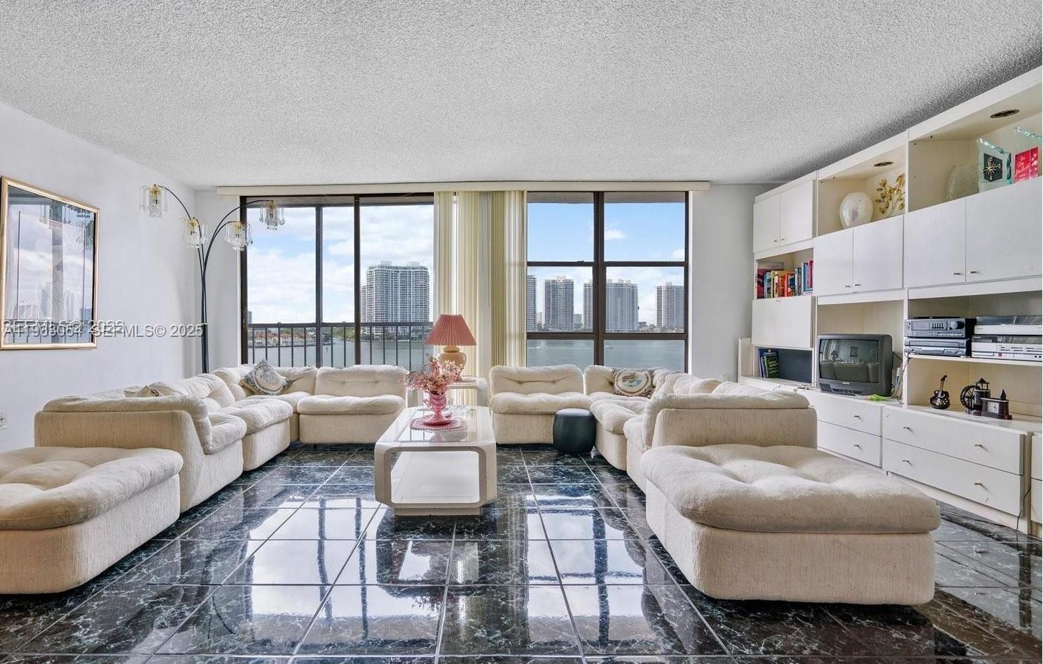 FAIRVIEW HOUSE CONDO - Residential