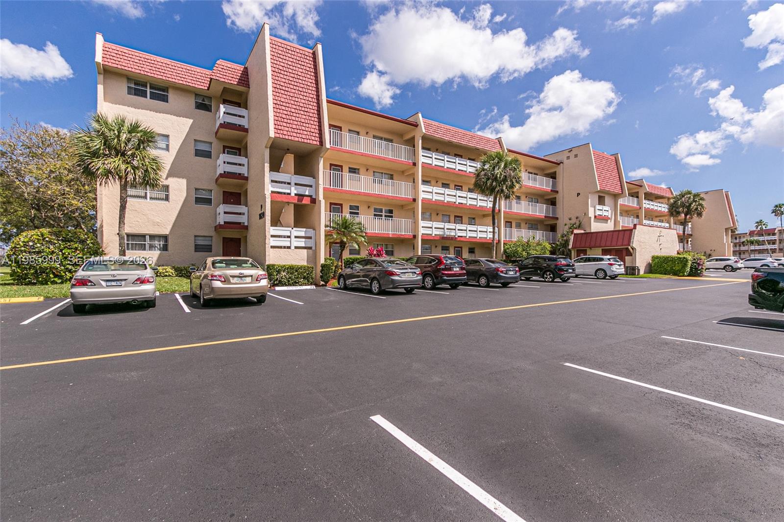 ORIOLE GOLF & TENNIS CLUB - Residential