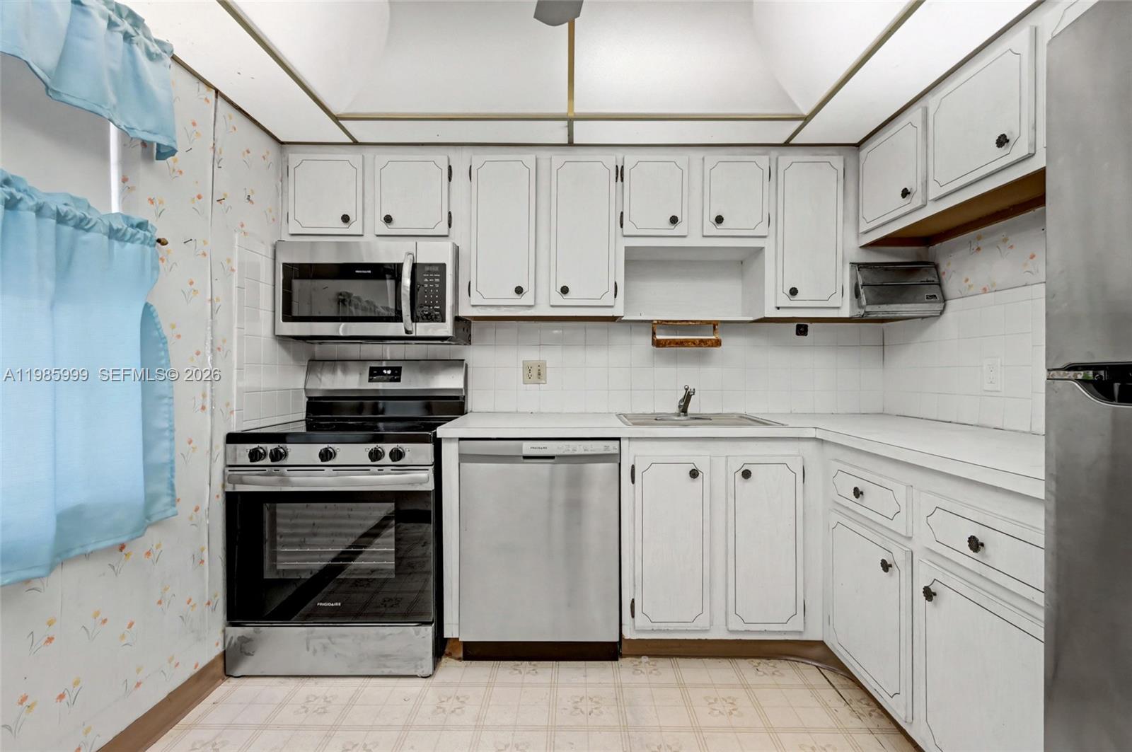 ORIOLE GOLF & TENNIS CLUB - Residential