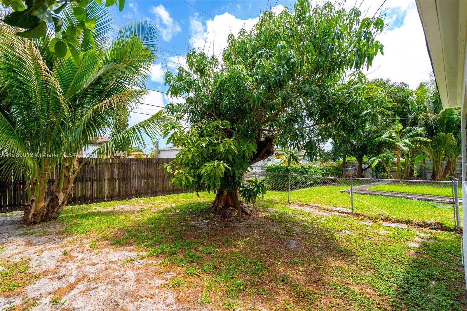 CRAVERO LAKE SHORE ESTATE - Residential