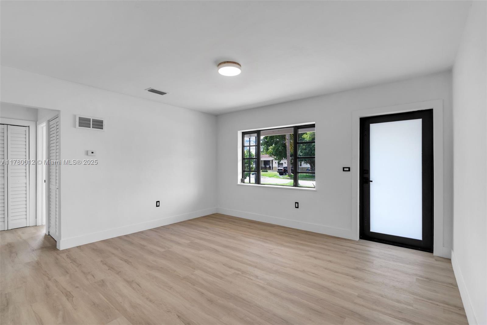 CRAVERO LAKE SHORE ESTATE - Residential