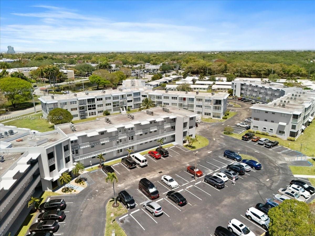 2200 Park Ln 306