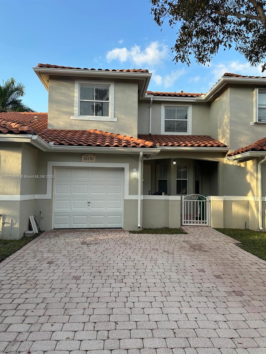 Rental Property at 10191 Nw 43rd Ter 10191, Doral, Miami-Dade County, Florida - Bedrooms: 4 
Bathrooms: 3  - $4,000 MO.