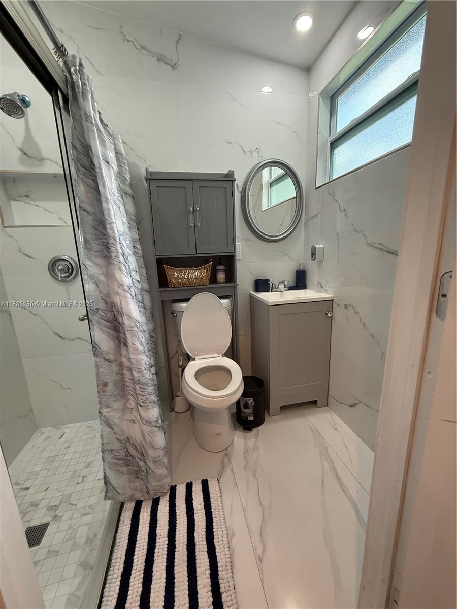LAUDERDALE LAKES EAST GAT - Residential Lease