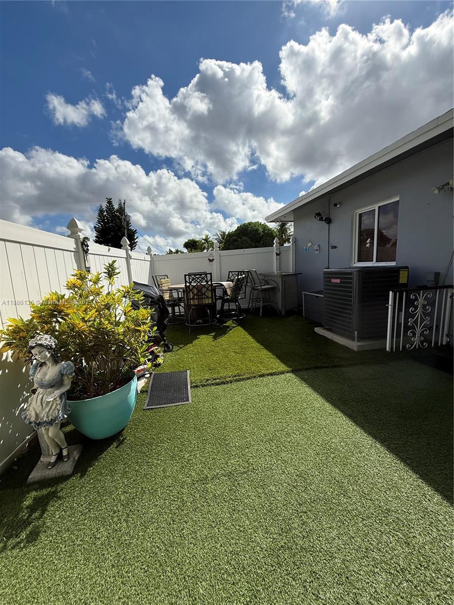 LAUDERDALE LAKES EAST GAT - Residential Lease