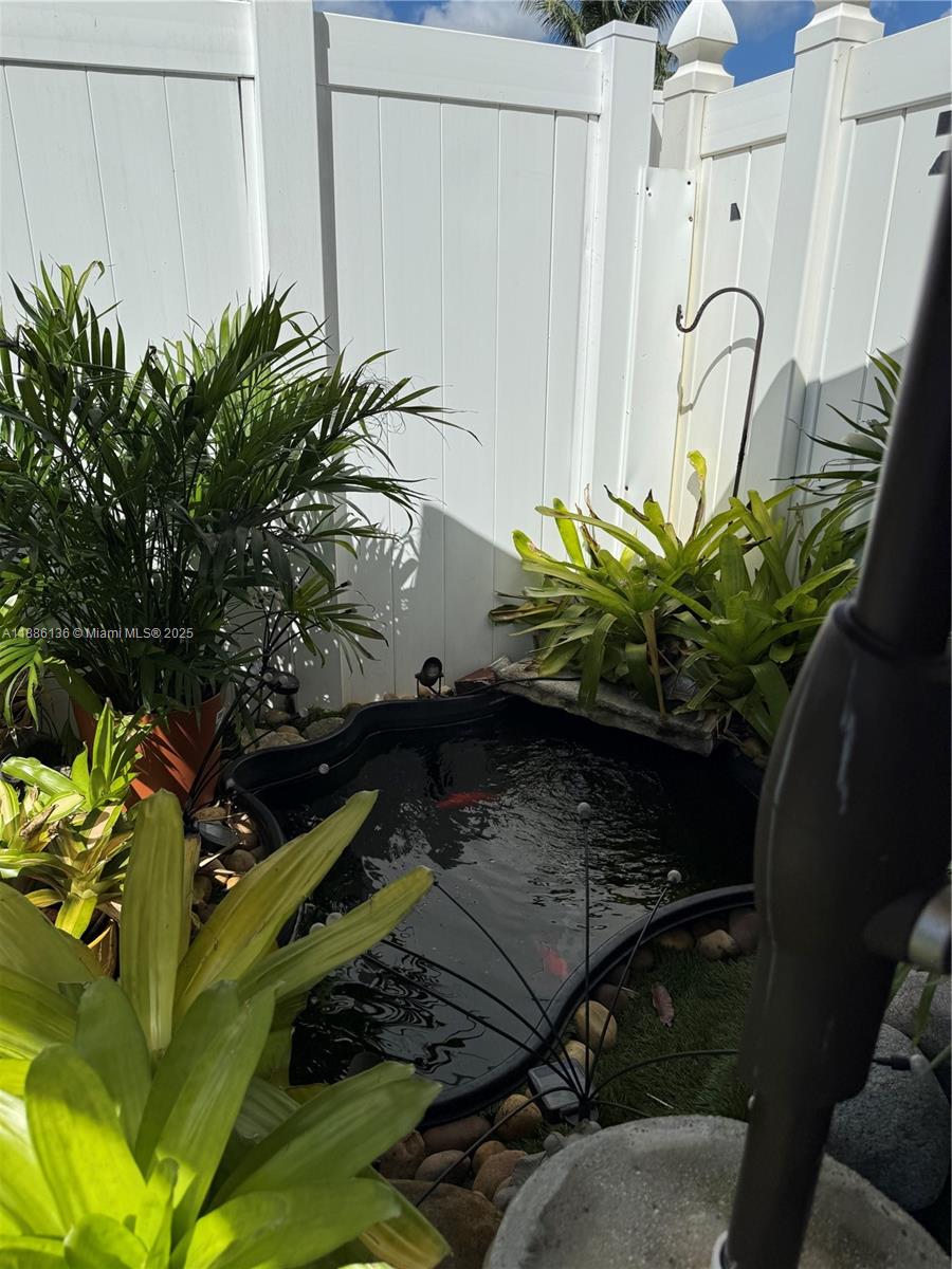 LAUDERDALE LAKES EAST GAT - Residential Lease