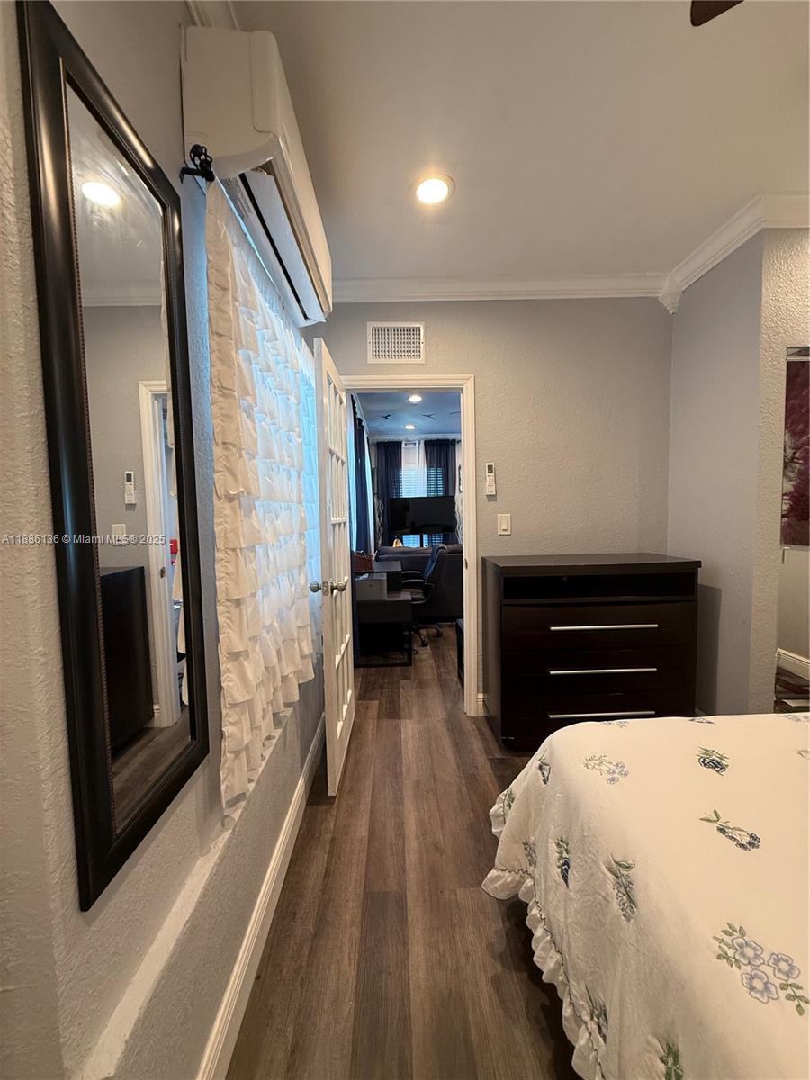 LAUDERDALE LAKES EAST GAT - Residential Lease