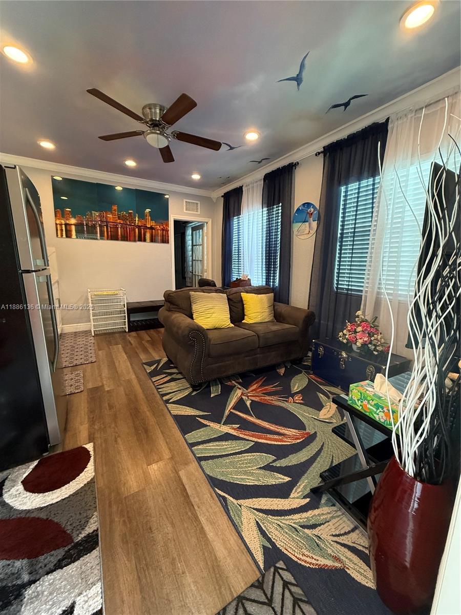 LAUDERDALE LAKES EAST GAT - Residential Lease