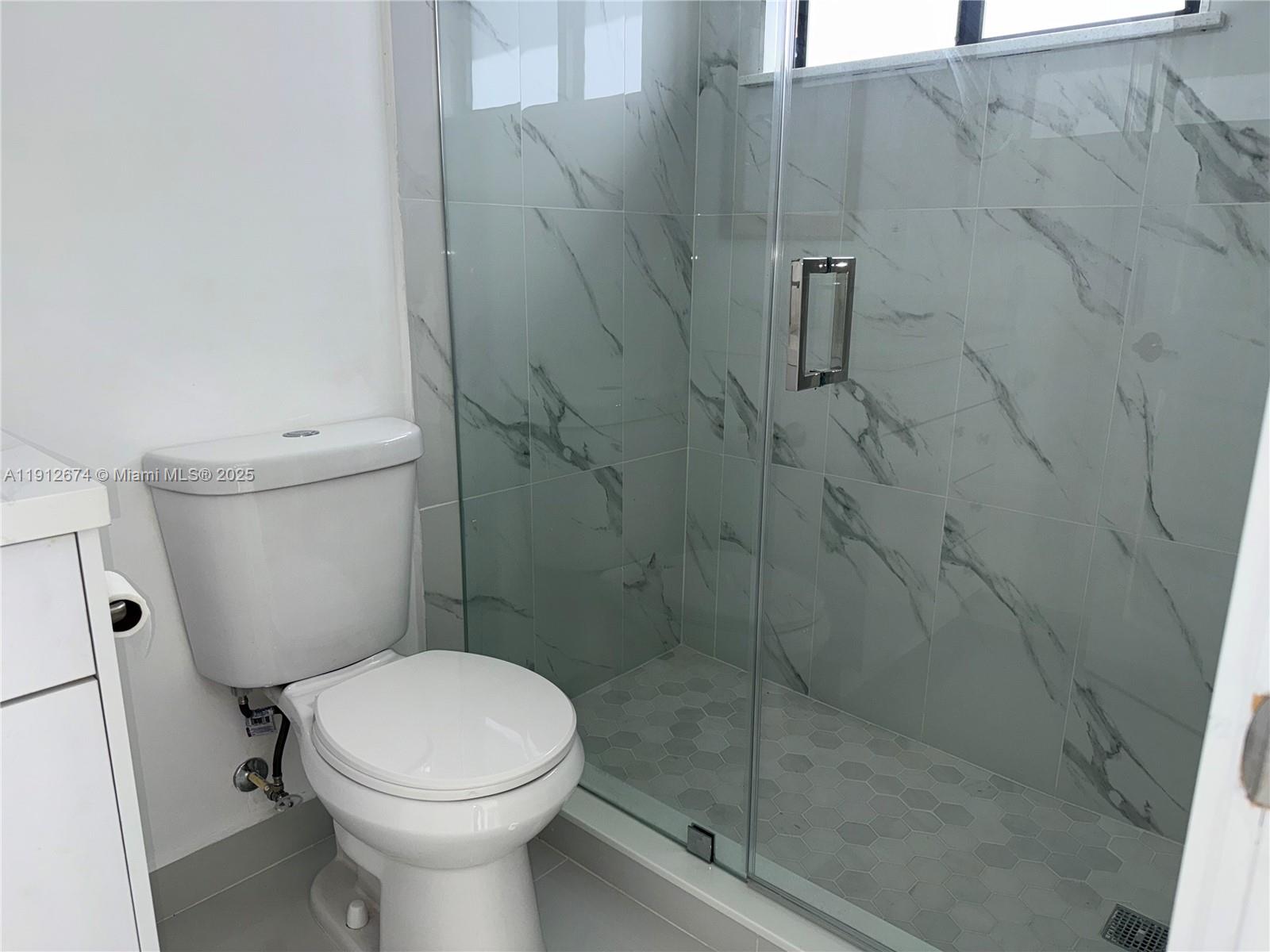 PALM SPRINGS ESTS 9TH ADD - Residential Lease