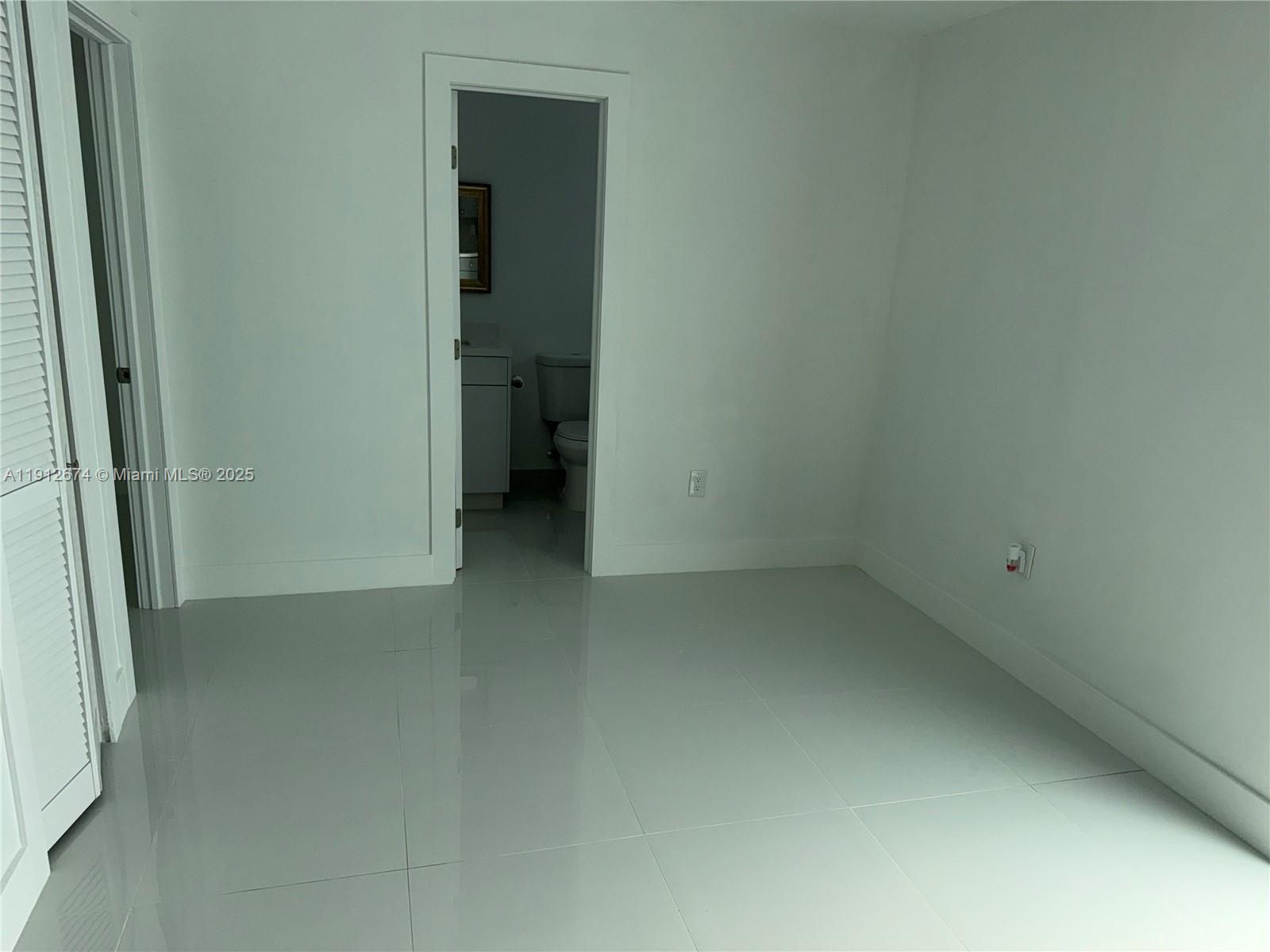 PALM SPRINGS ESTS 9TH ADD - Residential Lease