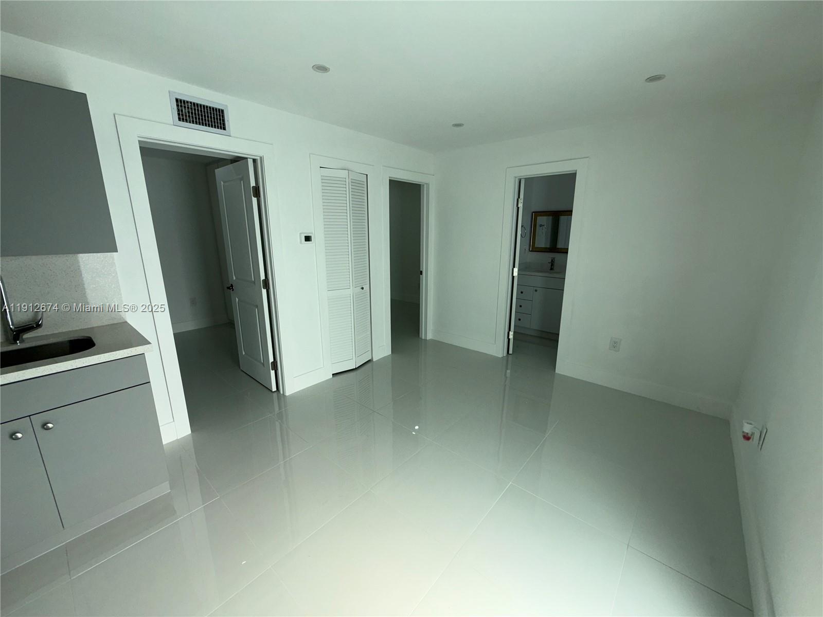 PALM SPRINGS ESTS 9TH ADD - Residential Lease