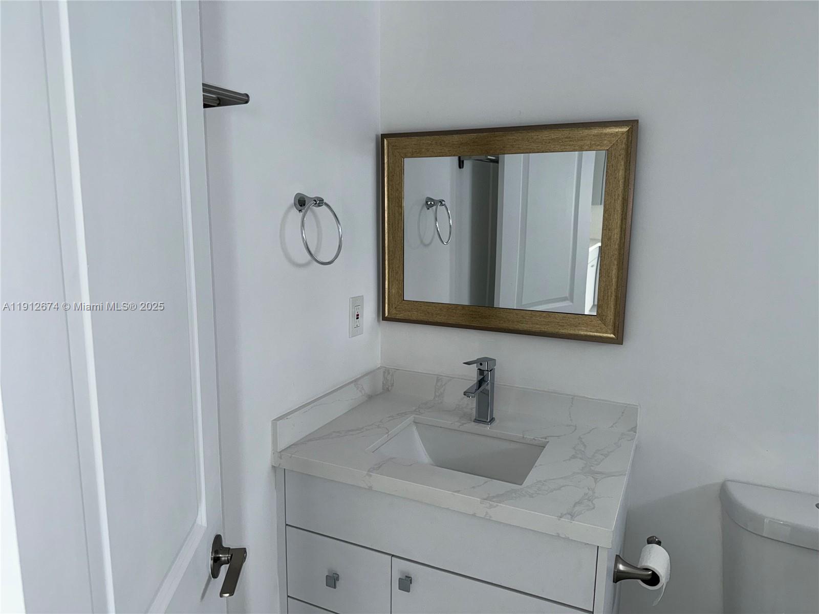 PALM SPRINGS ESTS 9TH ADD - Residential Lease