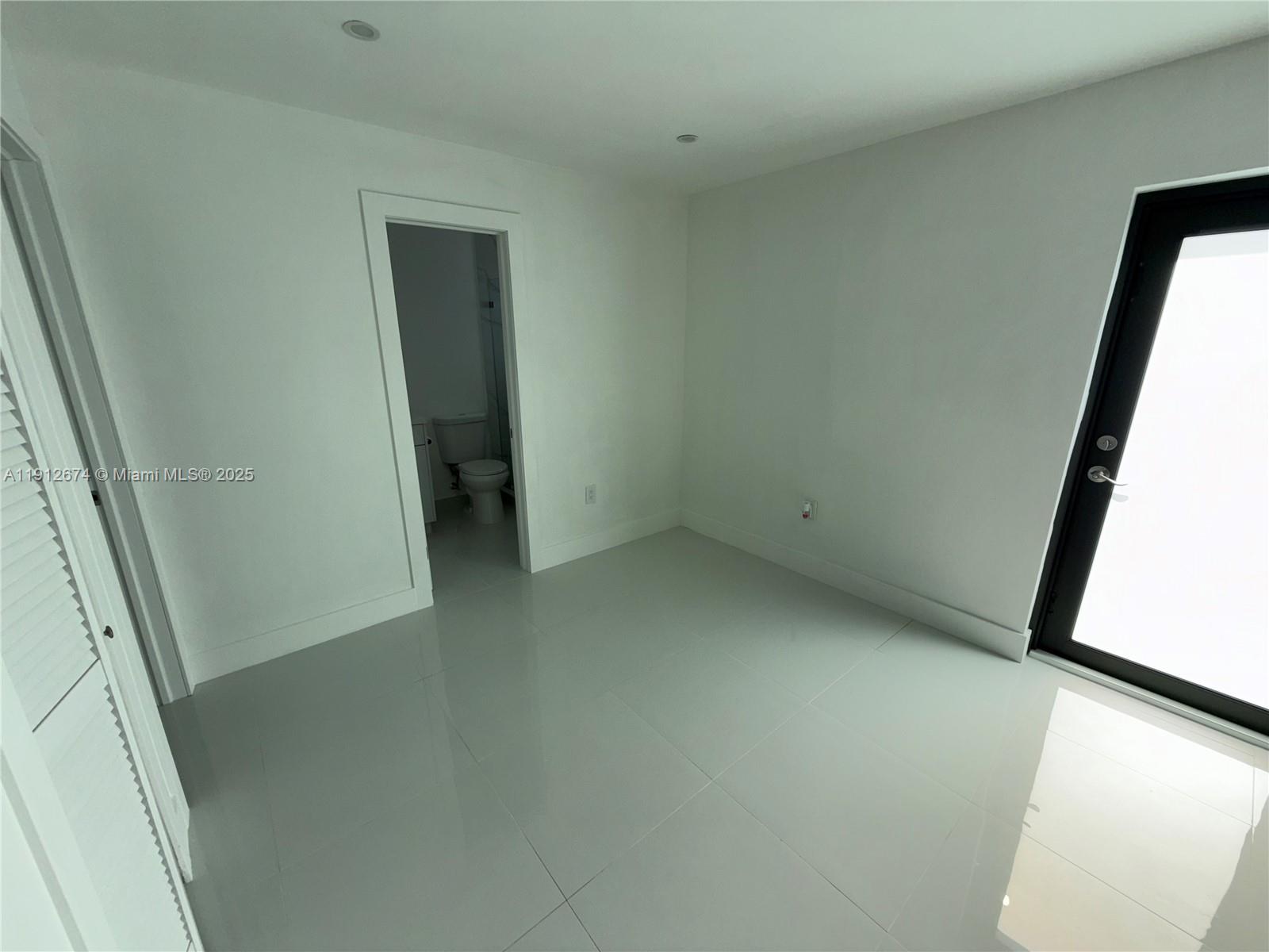 PALM SPRINGS ESTS 9TH ADD - Residential Lease