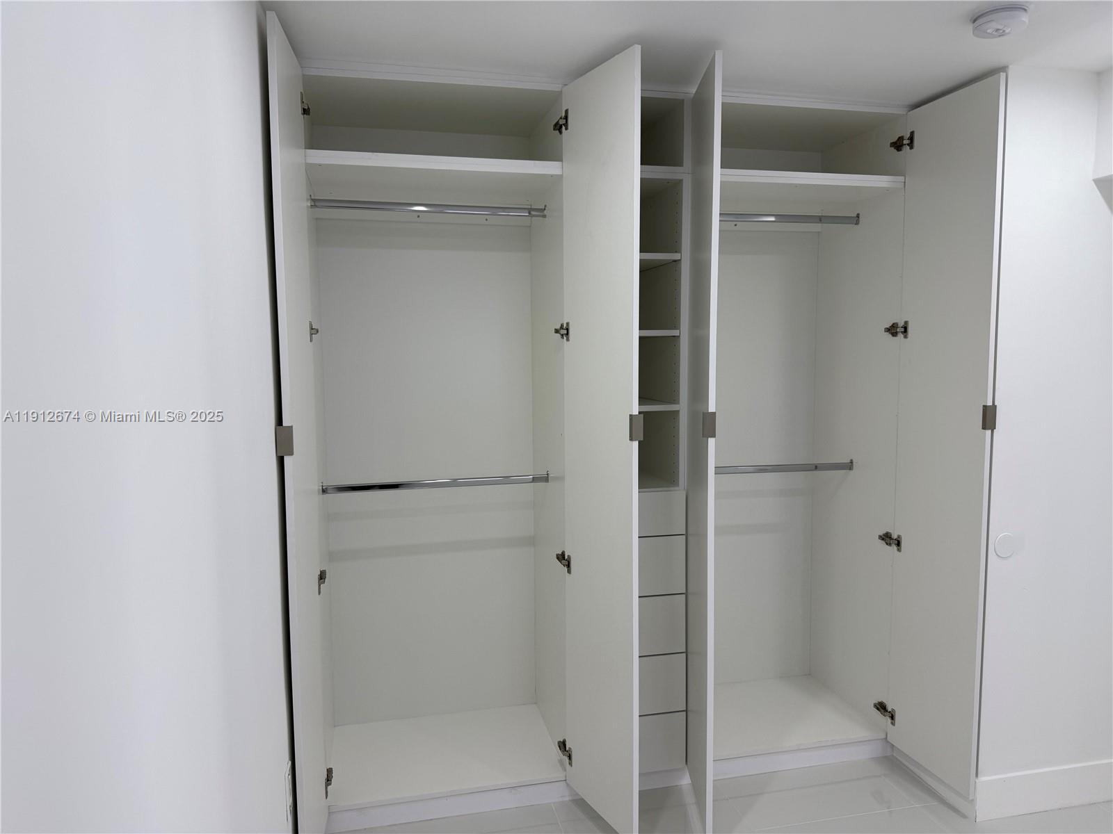 PALM SPRINGS ESTS 9TH ADD - Residential Lease