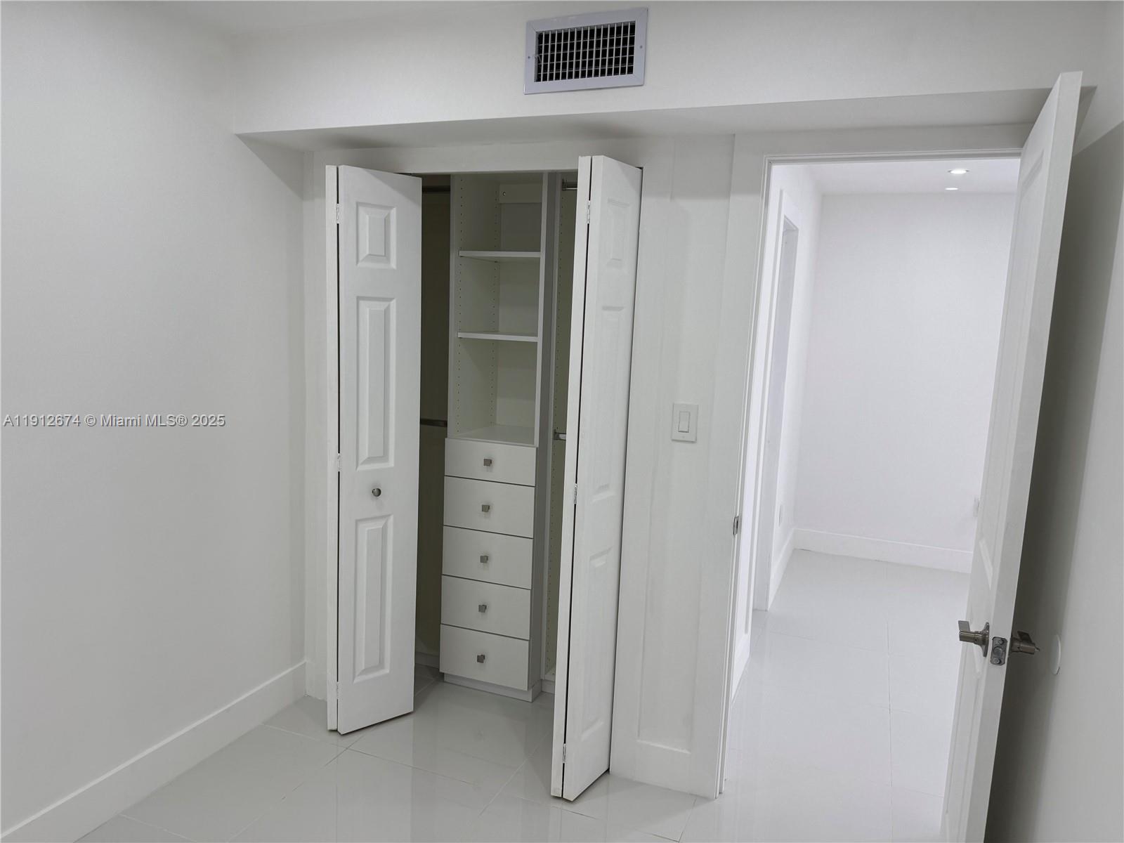 PALM SPRINGS ESTS 9TH ADD - Residential Lease