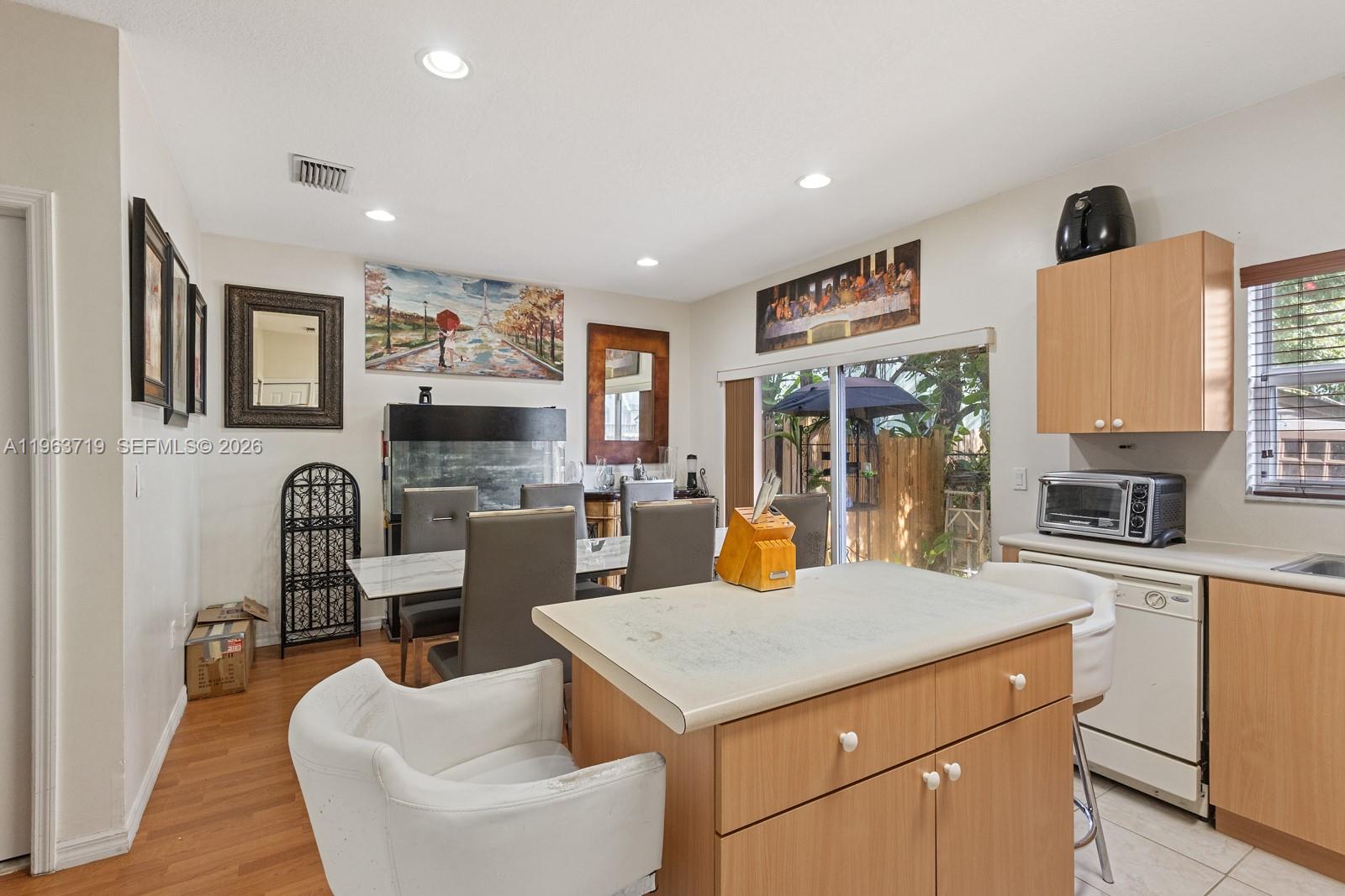 VENETIA GROVE - Residential