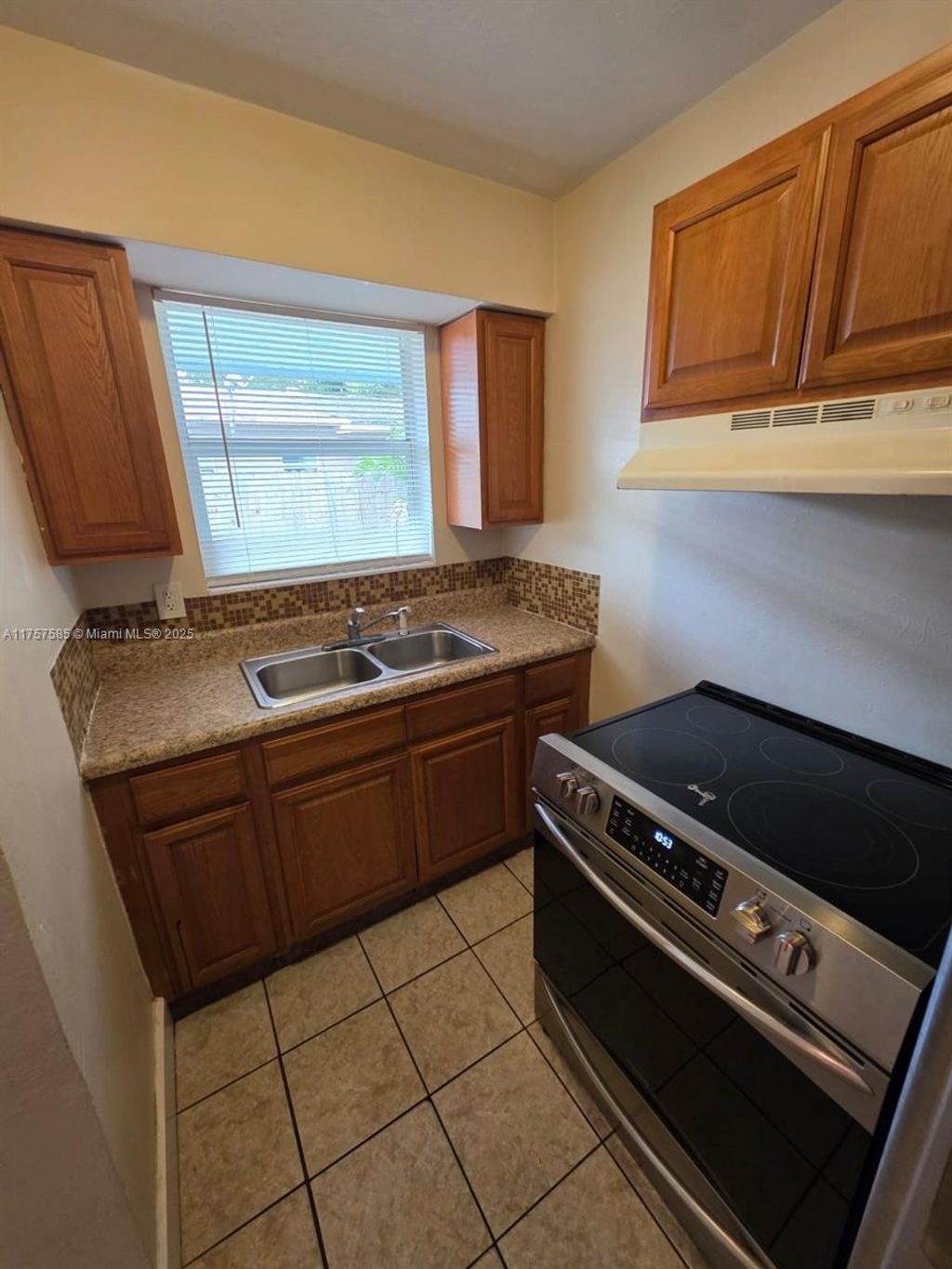 Photo of 1816 SW 11th Ct #3, Fort Lauderdale, FL 33312 (MLS # A11757585)