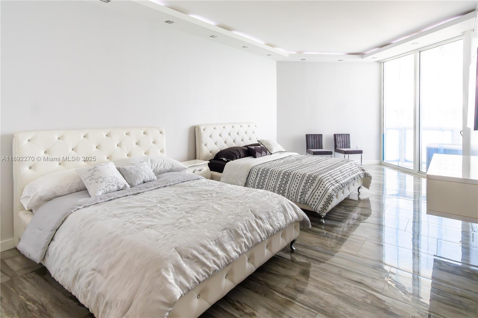 OCEANIA I CONDO - Residential