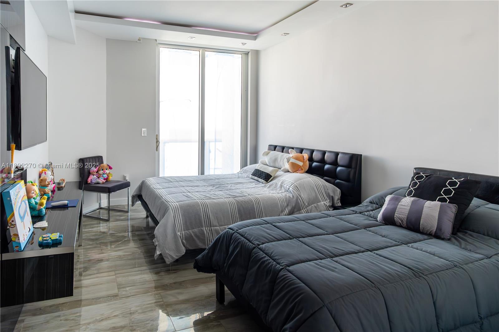 OCEANIA I CONDO - Residential