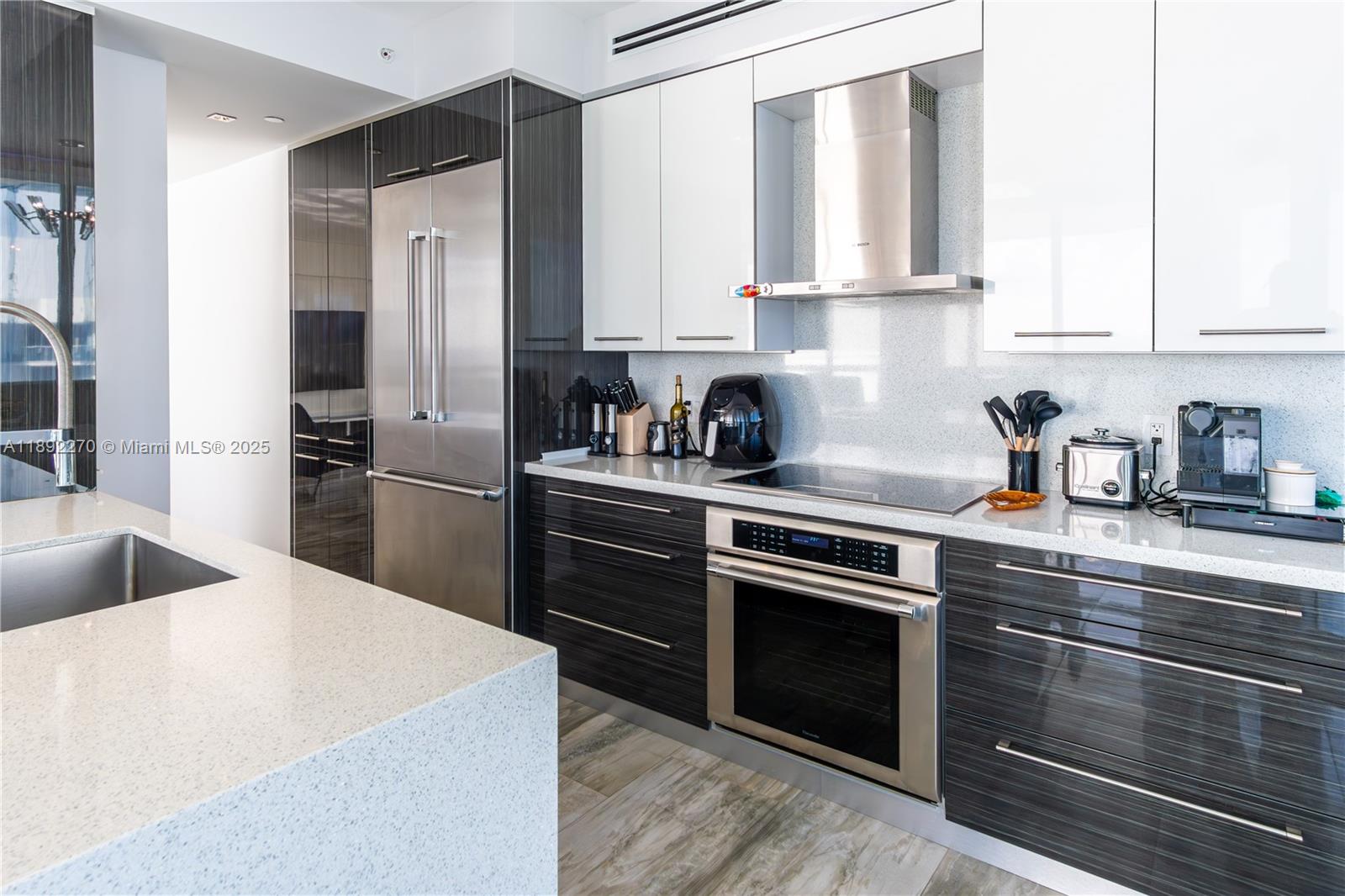 OCEANIA I CONDO - Residential