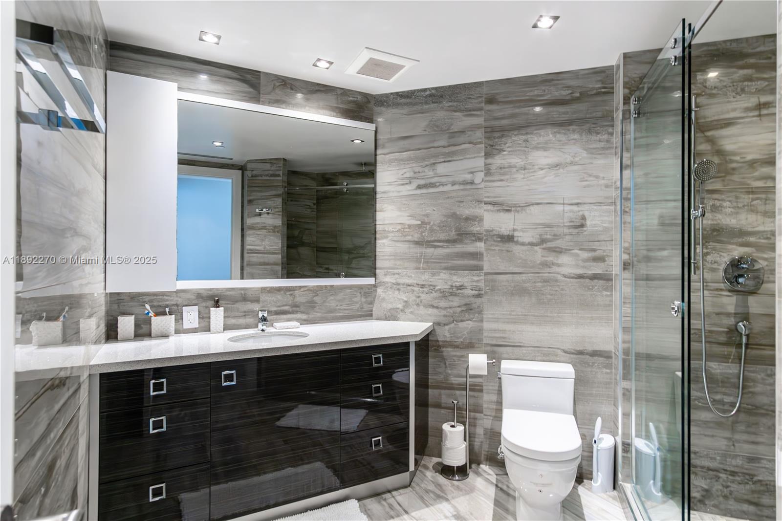 OCEANIA I CONDO - Residential