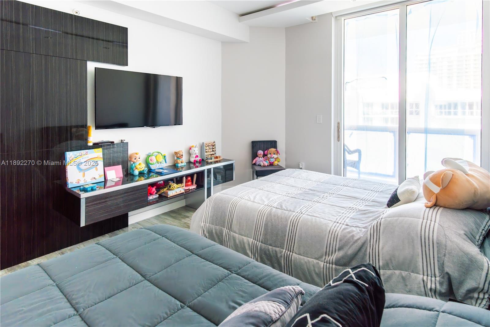 OCEANIA I CONDO - Residential