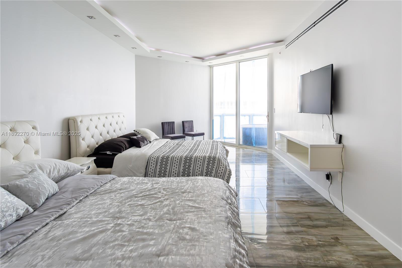 OCEANIA I CONDO - Residential