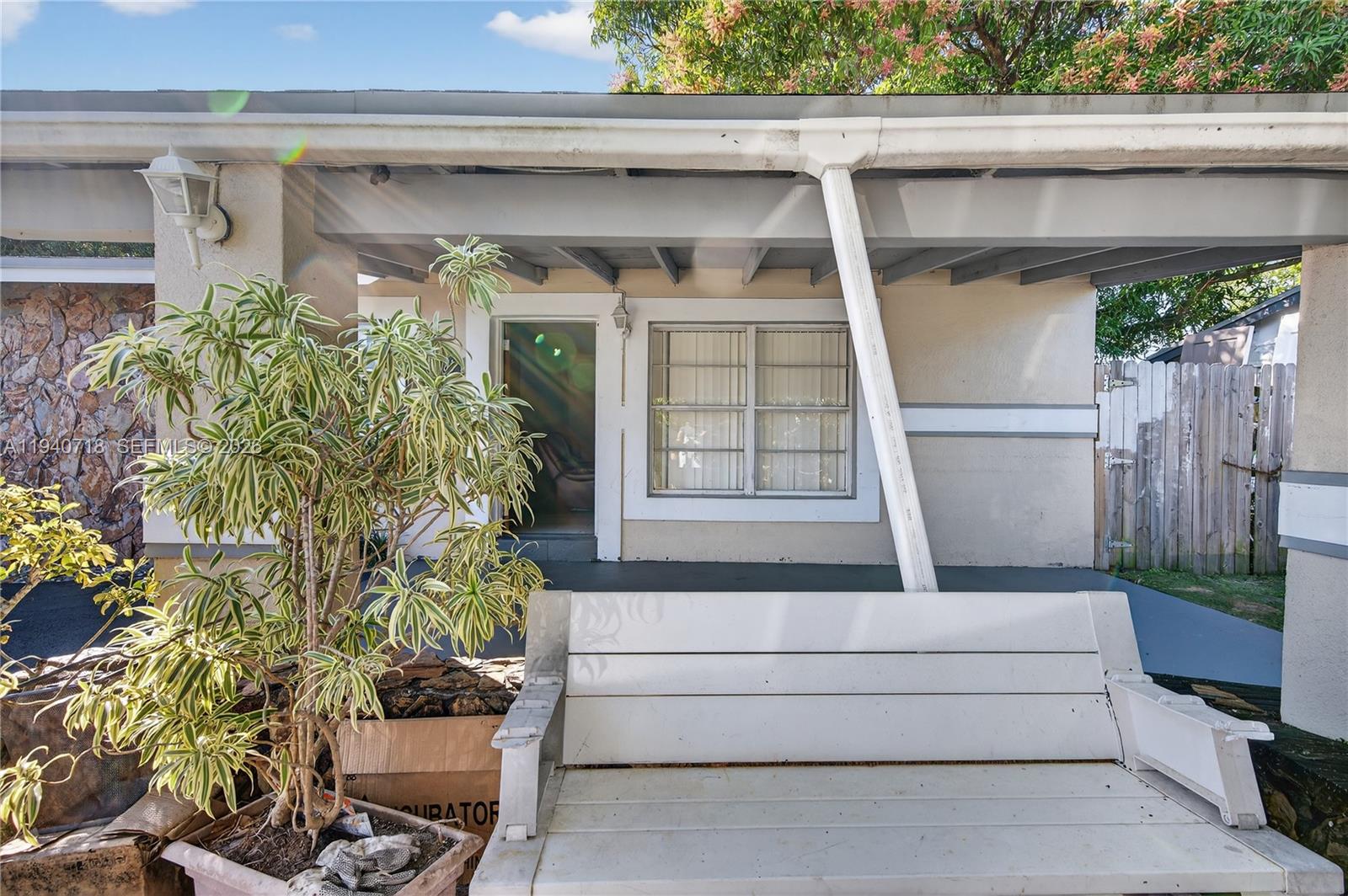 ROYAL PALMS PARK - Residential