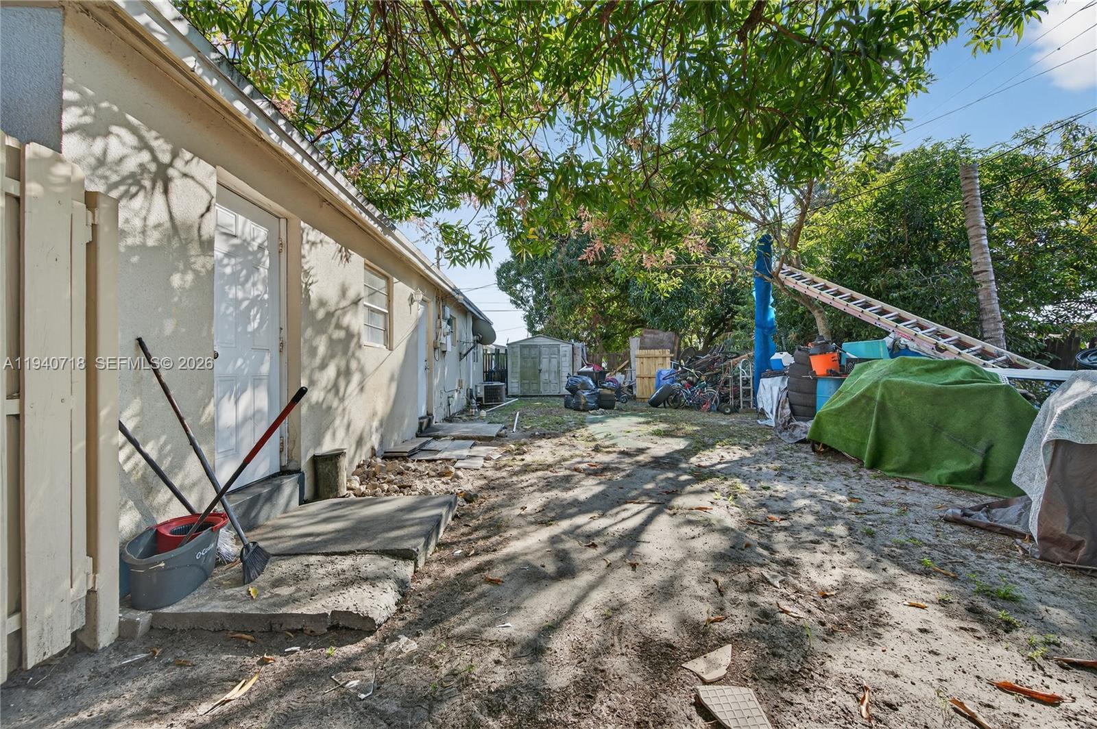 ROYAL PALMS PARK - Residential