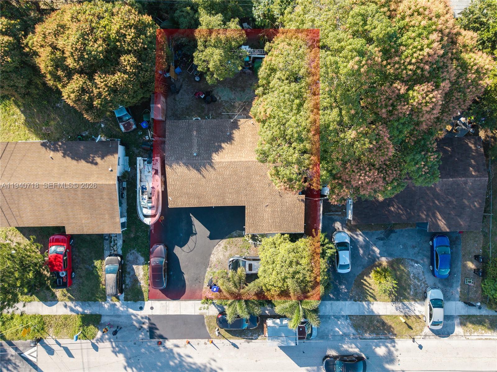 ROYAL PALMS PARK - Residential