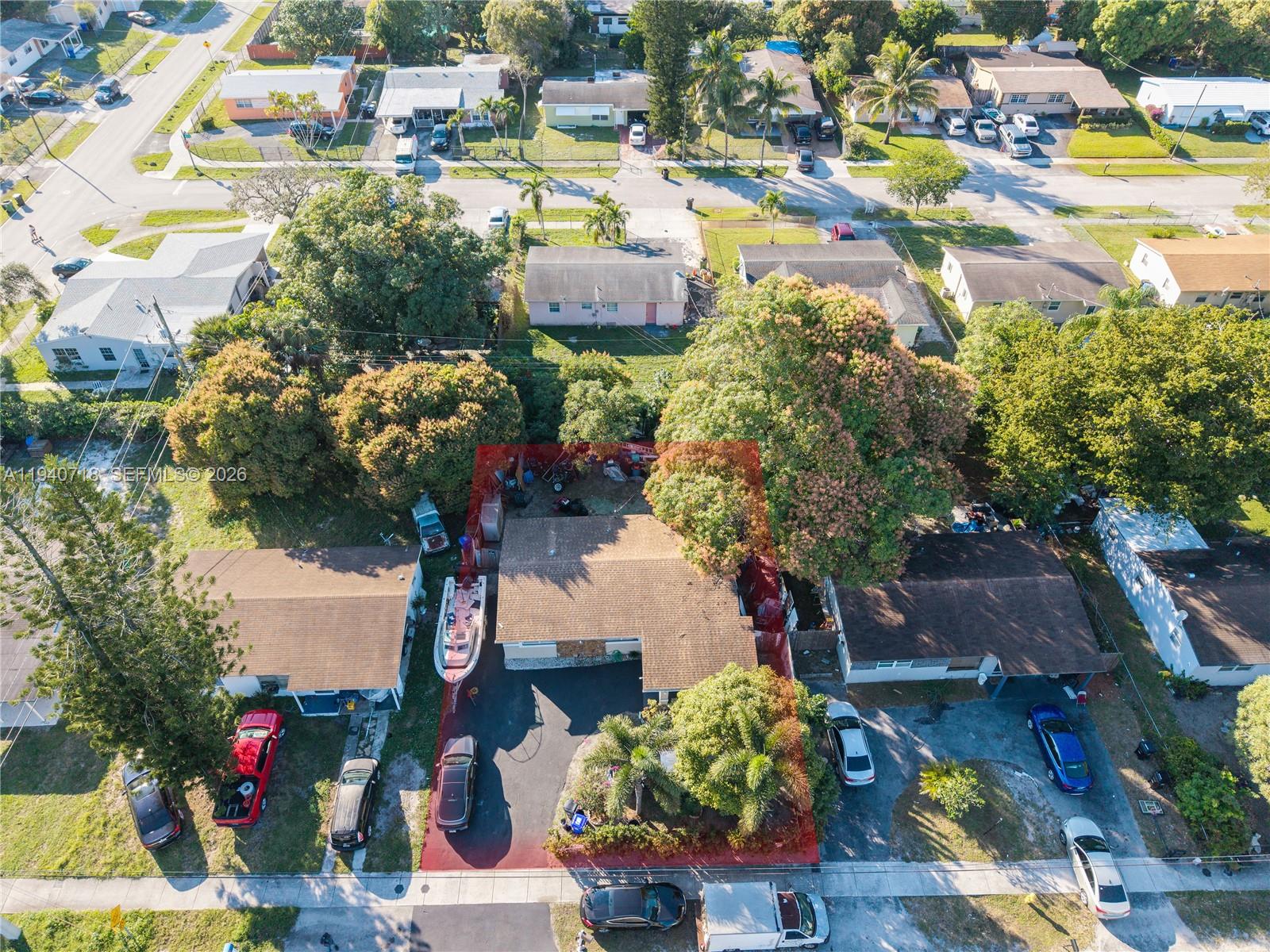 ROYAL PALMS PARK - Residential