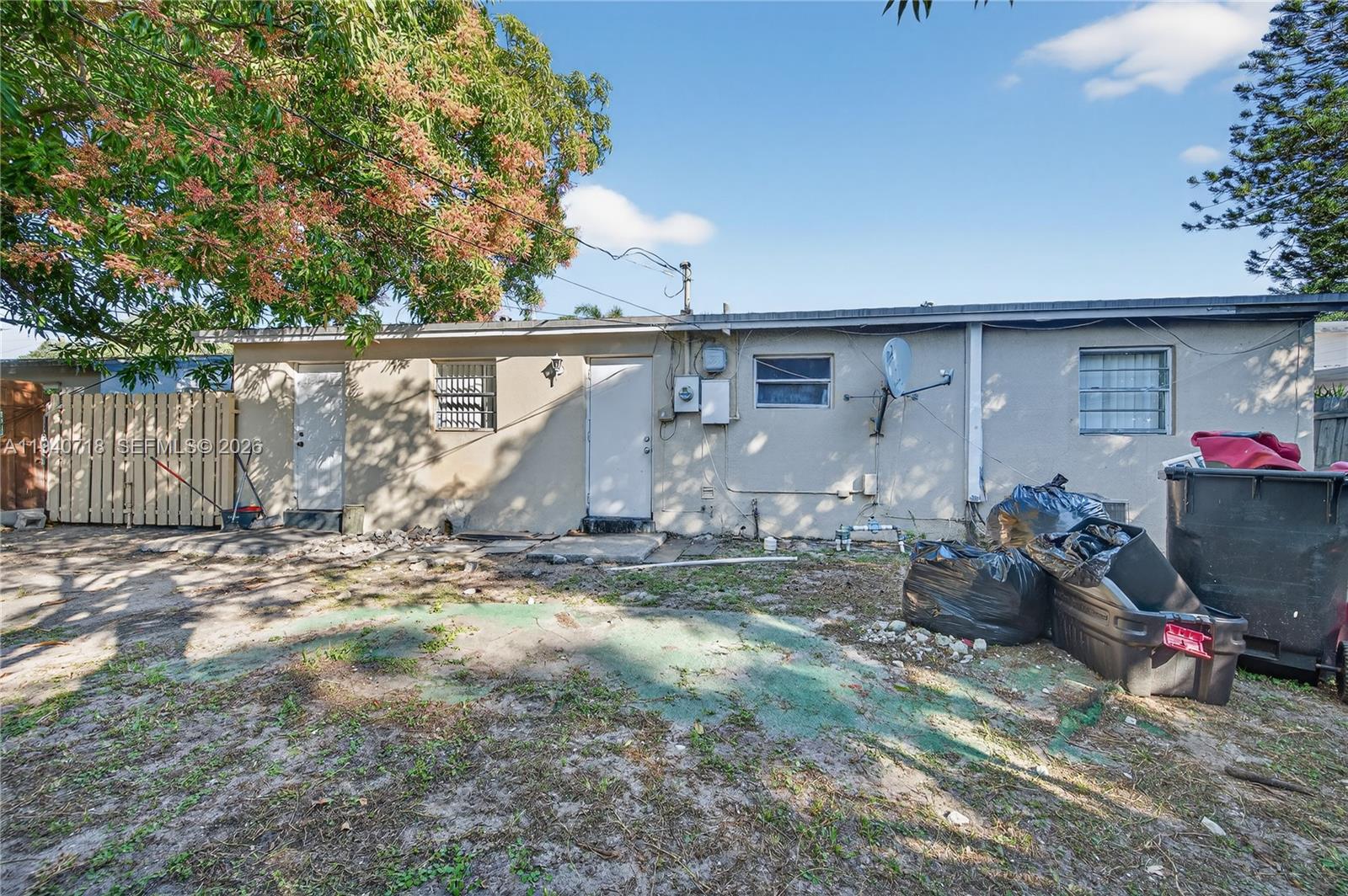 ROYAL PALMS PARK - Residential