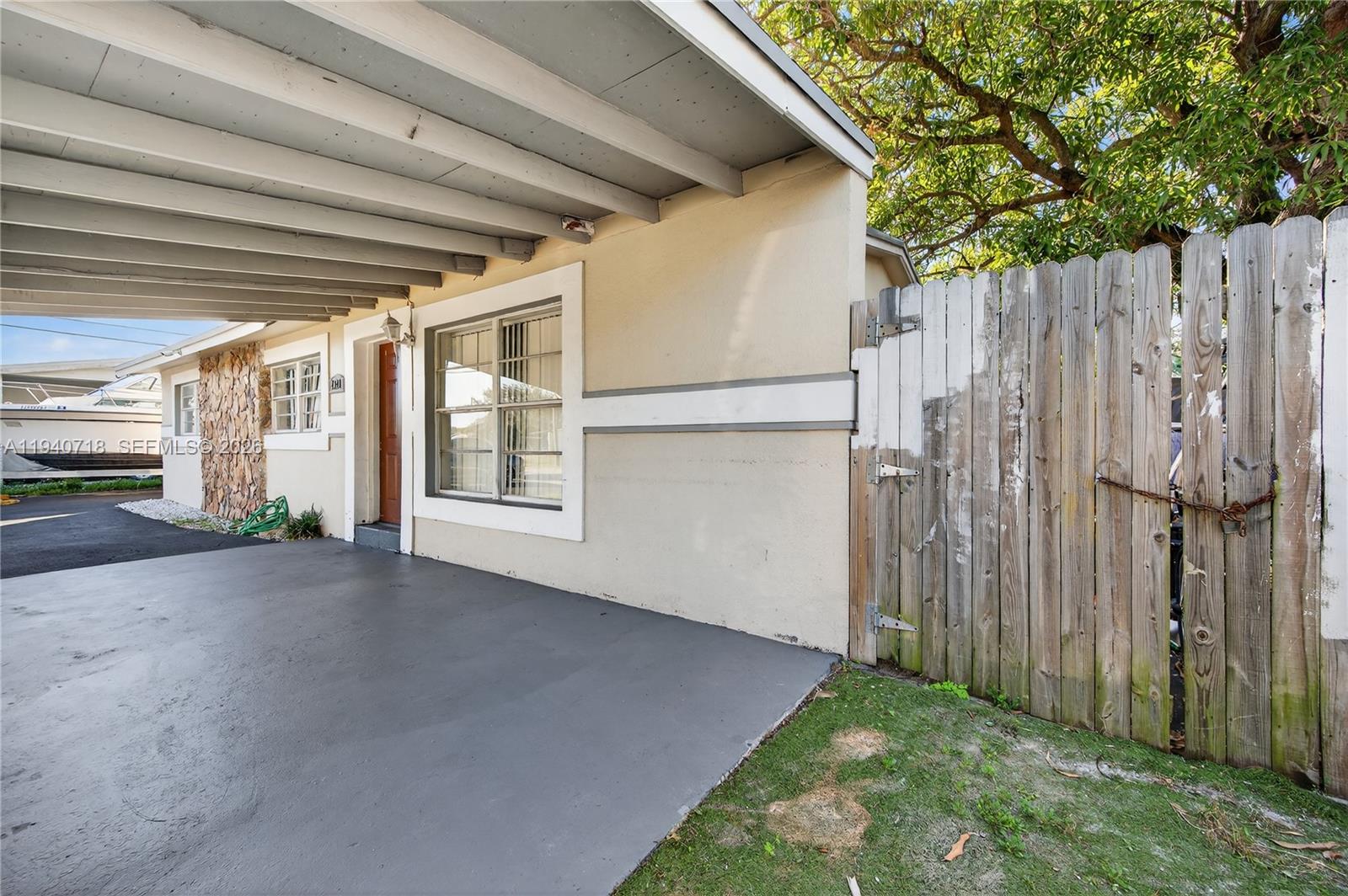 ROYAL PALMS PARK - Residential