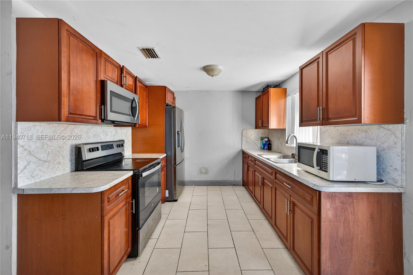 ROYAL PALMS PARK - Residential