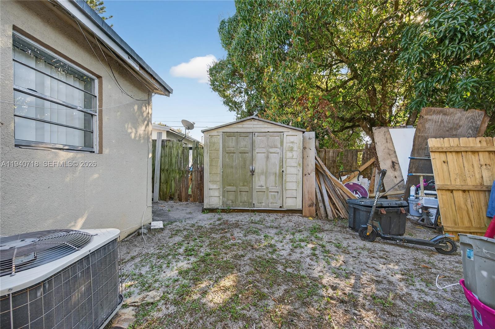 ROYAL PALMS PARK - Residential