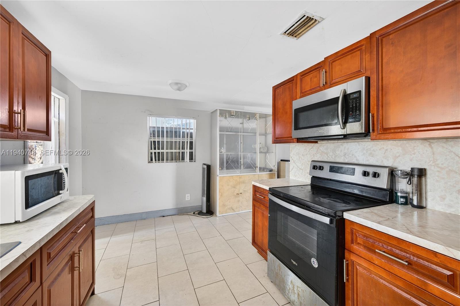 ROYAL PALMS PARK - Residential