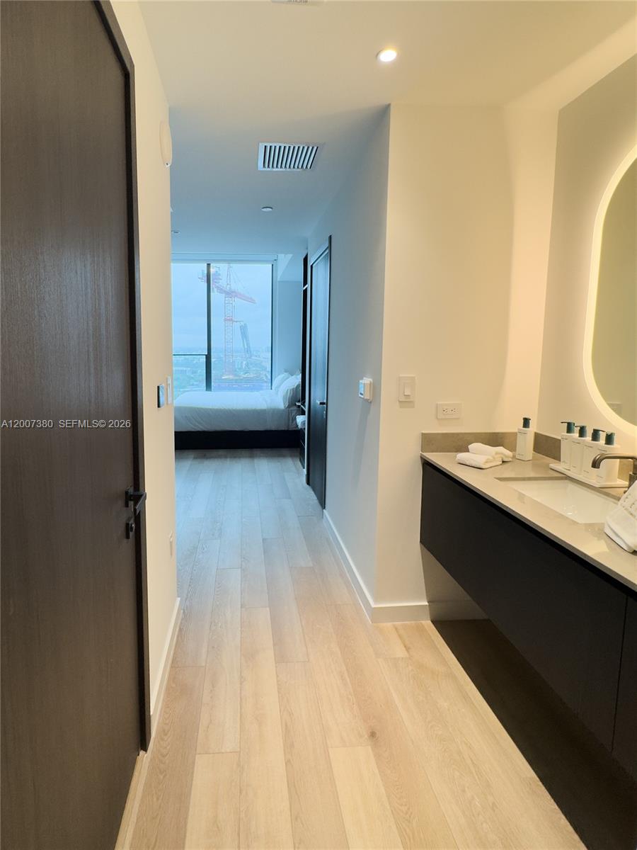 20 NE 11th St 3012A