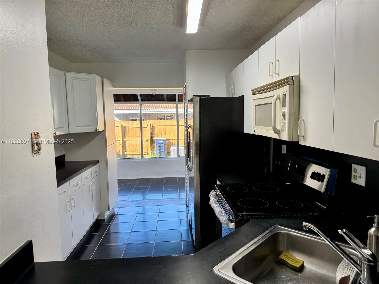 BARCLAYS ESTATES - Residential Lease