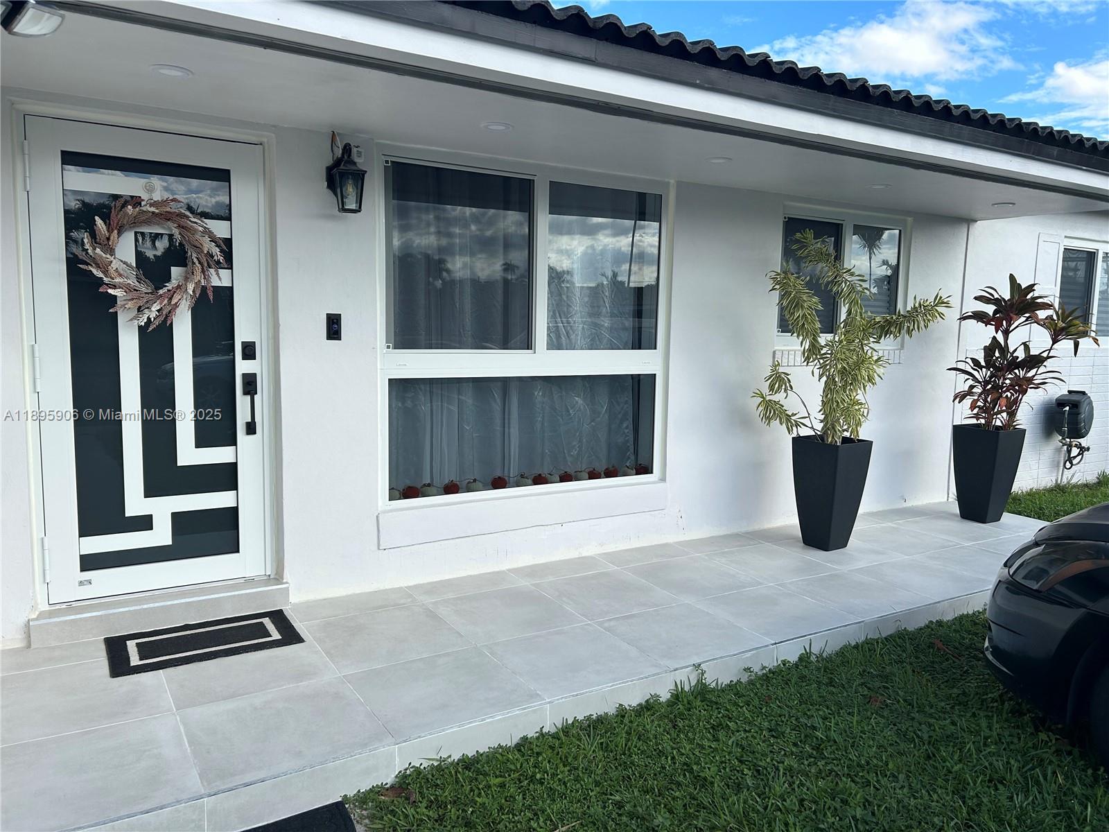 Welcome to the Beautiful property, 3 bedrooms, 2 full bath, located in the highly desirable Westchester. Large private patio provides ample space and tranquility.Swimming Pool, NO HOA, and easy access to main roads, shopping, restaurants, banks, groceries, FIU, and Tropical Park.