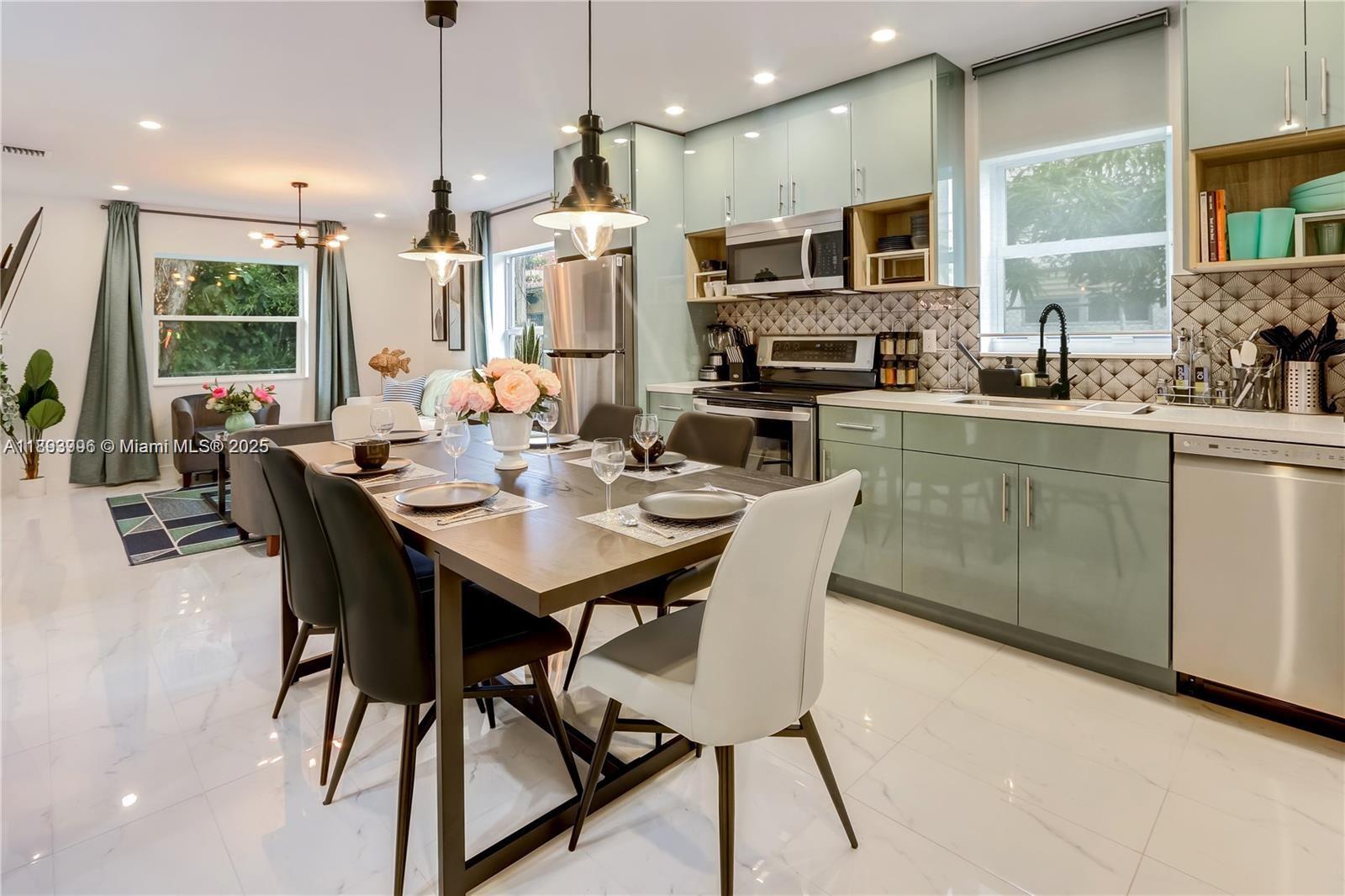 HOLLYWOOD LITTLE RANCHES - Residential Lease