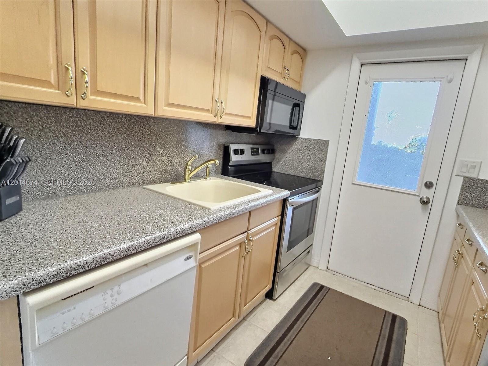CROSSWINDS APTS INC CO-OP - Residential Lease