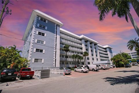 Tiny photo for 3101 NE 47th Ct #403, Fort Lauderdale, FL 33308 (MLS # A12004985)