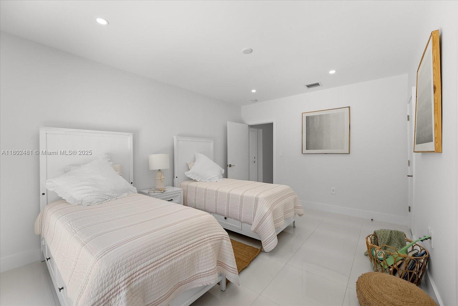 AMD PLAT OF SUNSET LAKE S - Residential