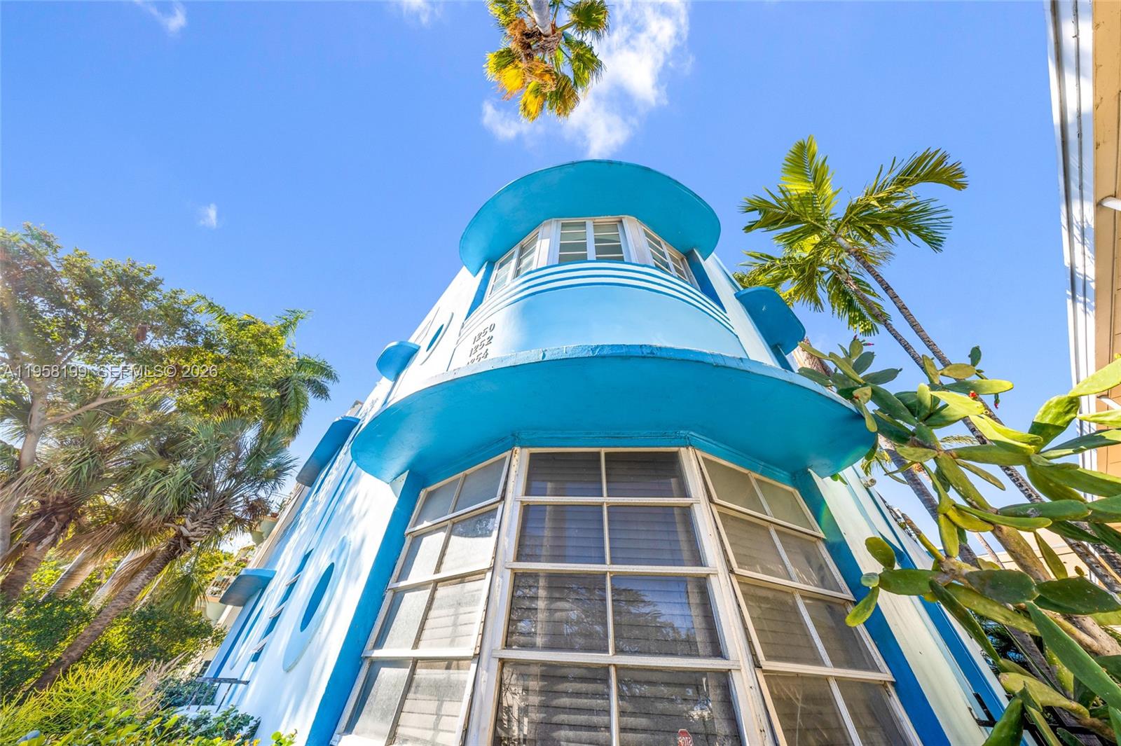 THE VINTAGE EAST CONDO - Residential