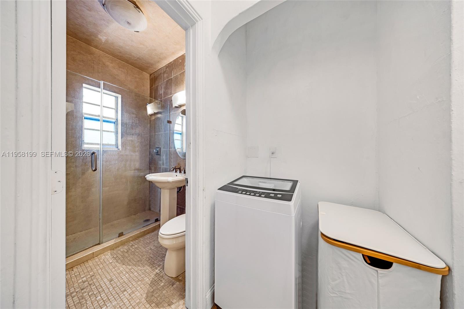 THE VINTAGE EAST CONDO - Residential