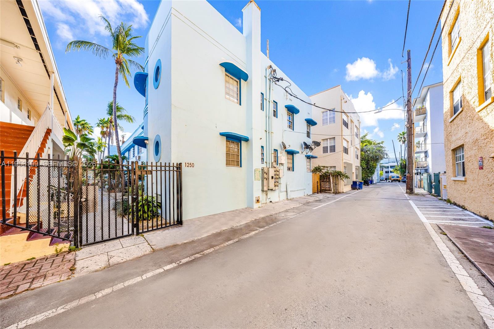 THE VINTAGE EAST CONDO - Residential